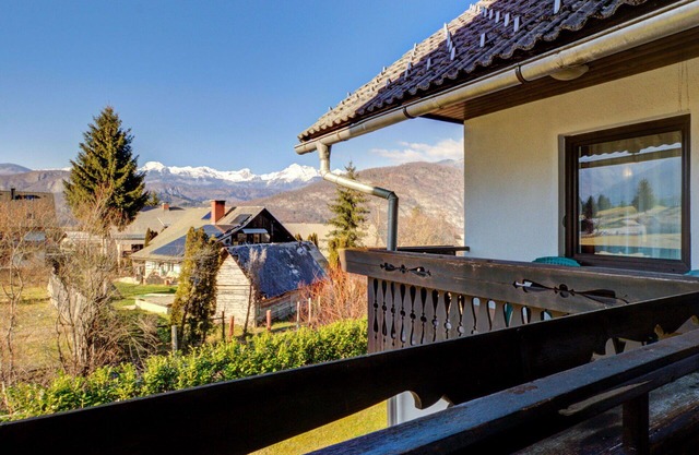 Beautiful apartment for 5 people with WIFI, TV, balcony, pets allowed and panoramic view