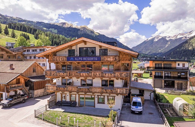 Beautiful apartment for 6 guests with WIFI, hot tub, TV, terrace, panoramic view and parking