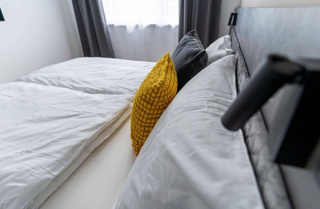 Beautiful apartment for 6 guests with WIFI, TV, patio and parking