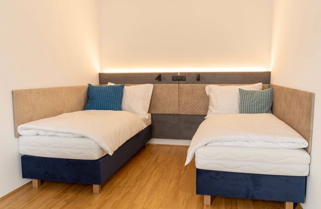 Beautiful apartment for 6 guests with WIFI, TV, patio and parking