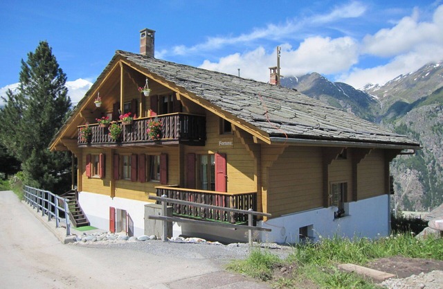 Beautiful apartment for 4 people with WIFI, TV, patio, pets allowed and parking