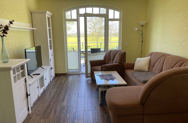 Beautiful apartment for 3 people with WIFI, TV, balcony, pets allowed and parking