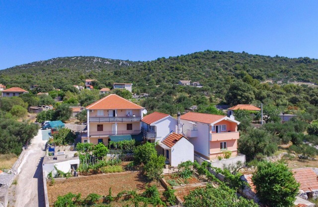 Beautiful apartment for 4 guests with WIFI, A/C, TV, balcony, pets allowed and parking