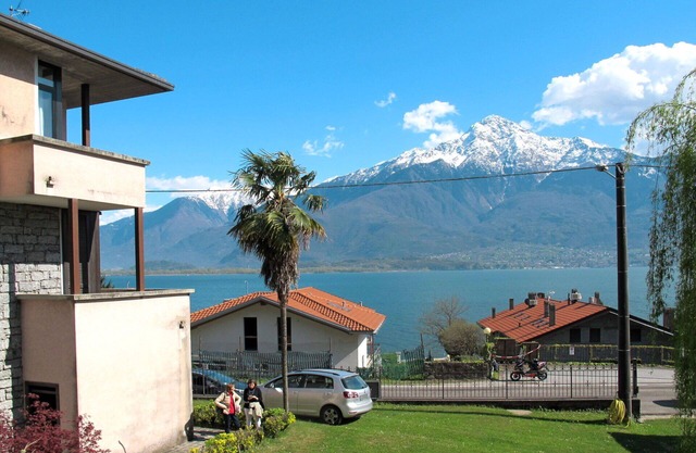 Beautiful apartment for 9 guests with hot tub, WIFI, TV, patio, pets allowed and parking
