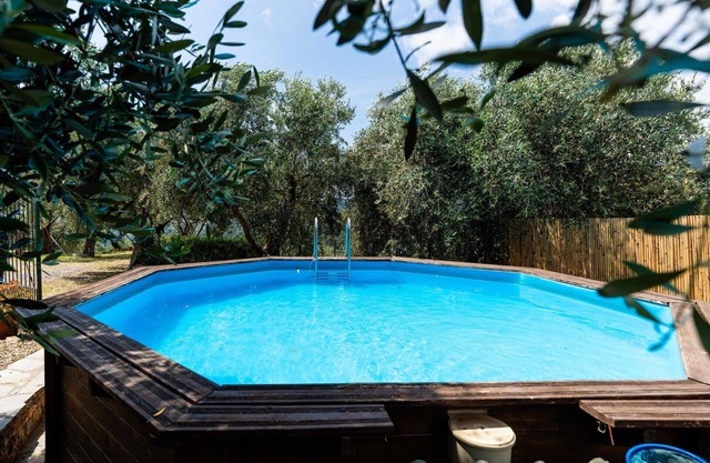 Beautiful apartment for 6 guests with WIFI, pool, patio, pets allowed, panoramic view and parking