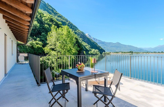Beautiful apartment for 4 guests with WIFI, A/C, TV, balcony and parking