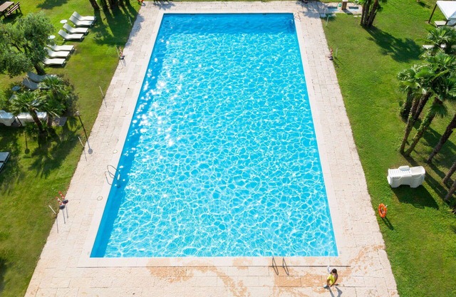 Beautiful apartment for 5 guests with WIFI, pool, TV, balcony and parking
