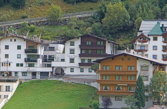 Beautiful apartment for 5 guests with WIFI, TV, terrace, pets allowed and parking