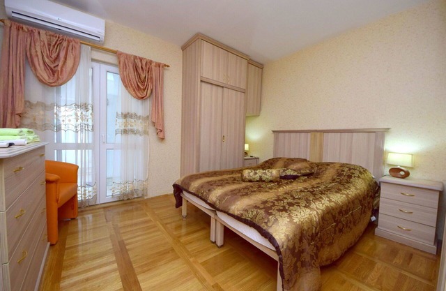Beautiful apartment for 8 people with WIFI, pool, A/C, TV, terrace and parking