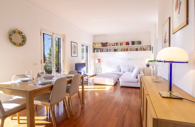 Beautiful apartment for 4 guests with WIFI, A/C, TV, terrace and parking