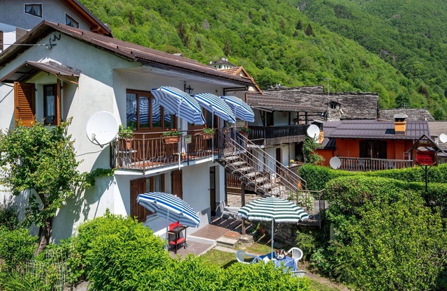 Beautiful apartment for 5 people with WIFI, TV, pets allowed and parking