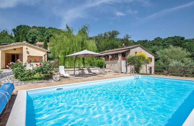 Beautiful apartment for 5 people with WIFI, pool, A/C, TV and parking