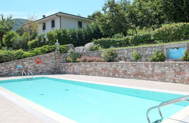 Beautiful apartment for 4 people with pool, WIFI, TV, patio, pets allowed and parking