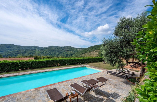 Beautiful apartment for 18 people with pool, WIFI, patio, pets allowed and parking
