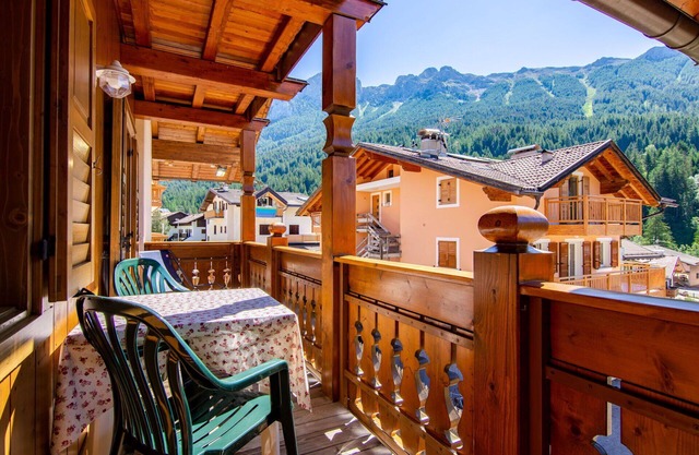 Beautiful apartment for 8 people with WIFI, TV, balcony and parking