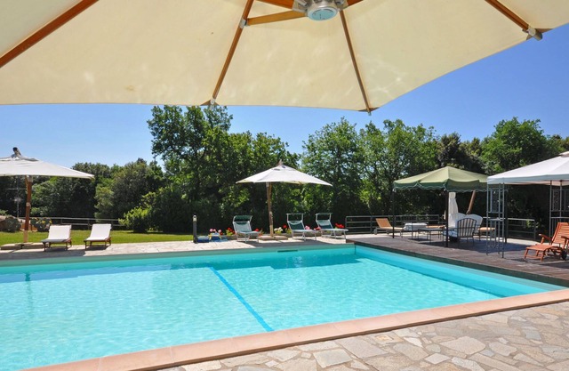 Beautiful apartment for 4 people with pool, TV, panoramic view and parking