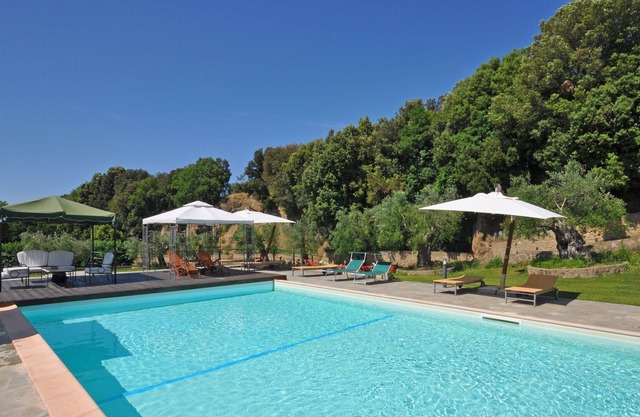 Beautiful apartment for 2 guests with pool, TV and parking