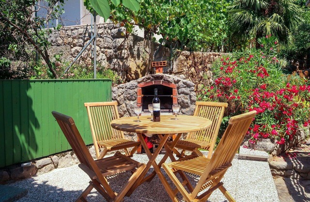 Beautiful apartment for 4 guests with A/C, WIFI, TV, terrace, pets allowed and parking