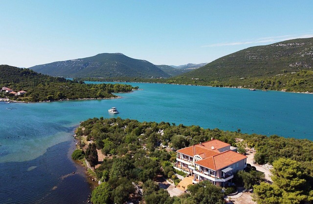 Beautiful apartment for 4 guests with hot tub, WIFI, A/C, TV, terrace and parking