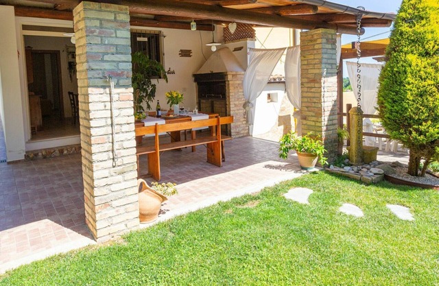 Beautiful apartment in villa for 6 people with WIFI, A/C, TV, terrace and parking