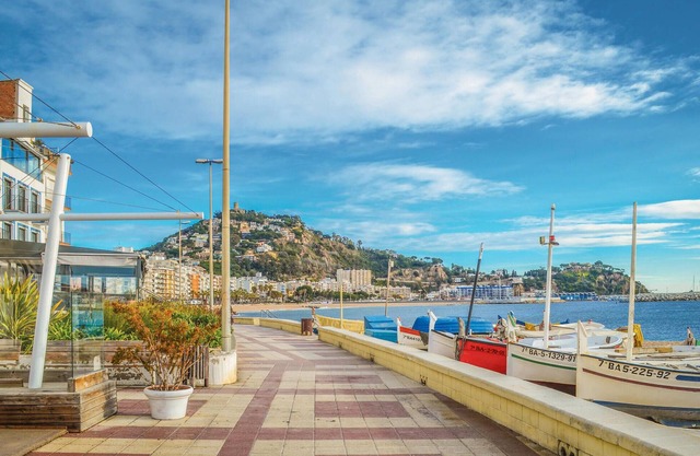 Beautiful apartment in Blanes with kitchen