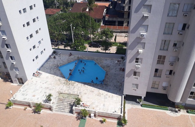 Beautiful apartment in Enseada Guarujá. Condominium, leisure area, close to the beach