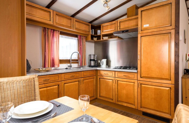 Beautiful apartment in villa with pool, TV, terrace, pets allowed, panoramic view and parking