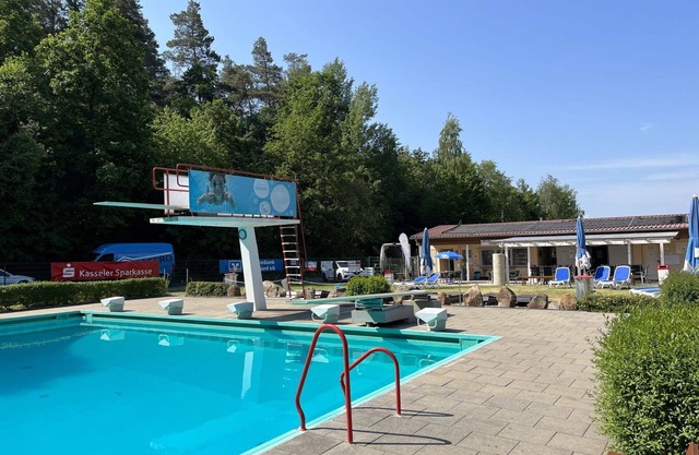 Beautiful apartment in villa for 3 people with WIFI, pool, TV, terrace, pets allowed and parking