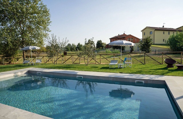 Beautiful apartment in villa for 4 guests with pool, A/C, WIFI, TV and parking