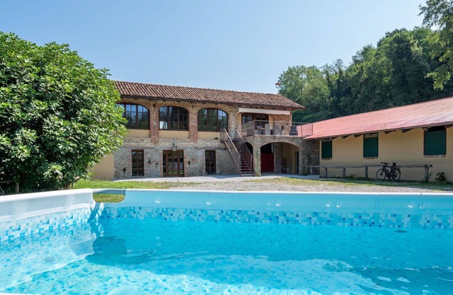 Beautiful apartment in villa with pool, WIFI, TV, terrace, pets allowed, panoramic view and park.