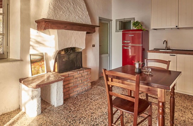 Beautiful apartment in villa for 2 guests with A/C, WIFI, TV, terrace, pets allowed and parking