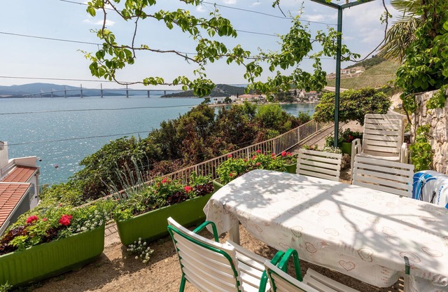 Beautiful apartment in Klek with WiFi