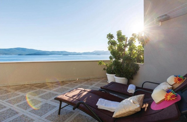 Beautiful Apartment In Komarna With Wifi