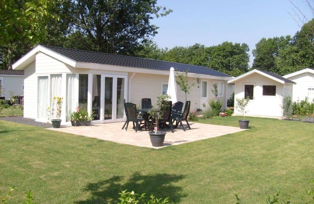 Beautiful apartment in villa for 6 people with pool, WIFI, TV, terrace and parking