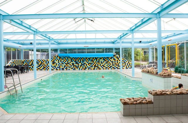 Beautiful apartment in villa for 6 guests with pool, WIFI, TV, terrace and parking