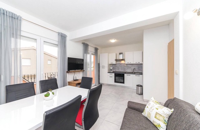 Beautiful apartment in Sevid with WiFi