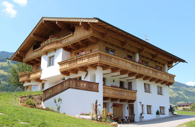 Beautiful apartment in villa with WIFI, TV, terrace, pets allowed, panoramic view and parking