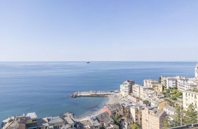 Beautiful apartment for 4 guests with WIFI, A/C, TV and parking, close to Genoa
