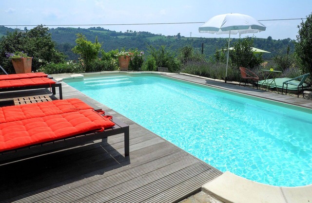 Beautiful apartment for 6 guests with pool, TV, terrace and parking