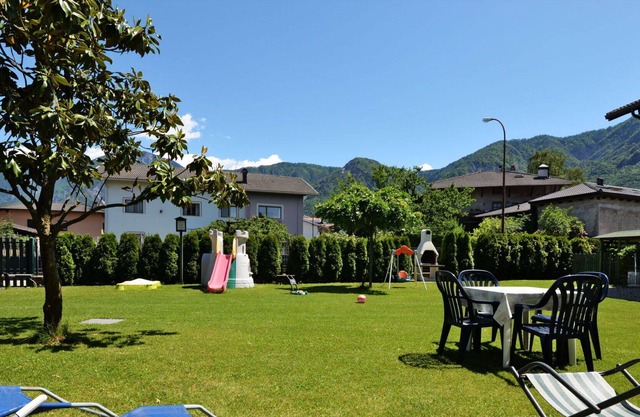 Beautiful apartment for 6 guests with WIFI, TV, patio, pets allowed and parking