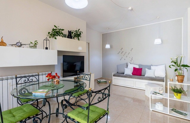 Beautiful apartment for 4 people with WIFI, TV, balcony, pets allowed and parking