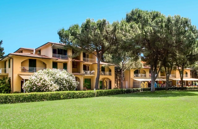 Beautiful apartment for 4 guests with WIFI, A/C, TV, balcony and parking
