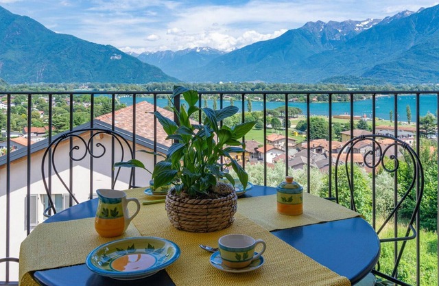 Beautiful apartment for 4 people with pool, TV, balcony and parking