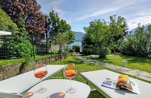 Beautiful apartment for 4 people with WIFI, TV, patio, pets allowed and parking
