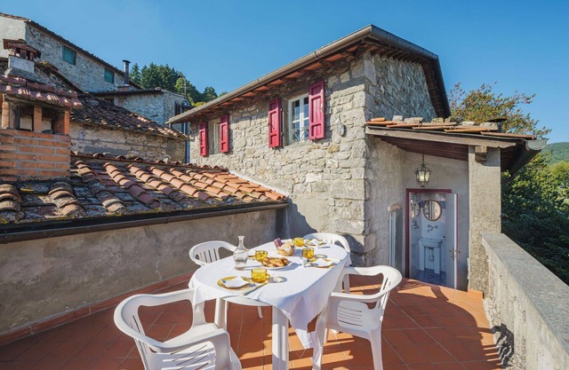 Beautiful apartment for 6 guests with terrace, pets allowed and parking