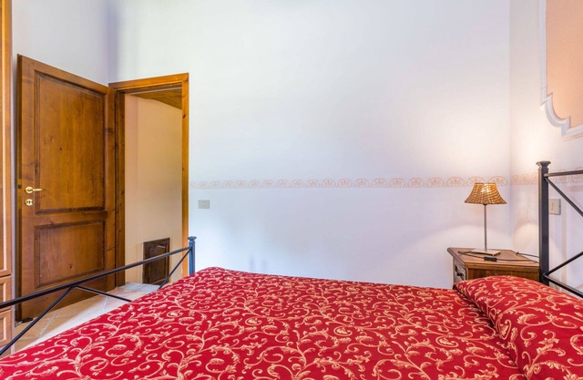 Beautiful apartment for 5 guests with WIFI, A/C, pool, TV, patio and parking
