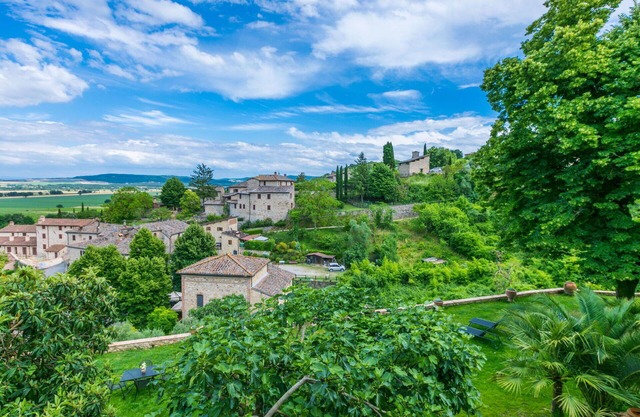 Beautiful apartment for 4 people with WIFI, TV, patio, pets allowed, panoramic view and parking