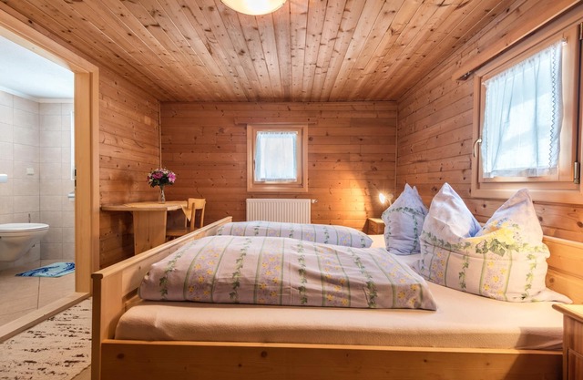 Beautiful Apartment "Krösshof" with Forest View, Wi-Fi, Balcony & Garden