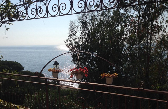 Beautiful apartment on the sea, bright semi-detached villa CITRA 009065-LT-0531