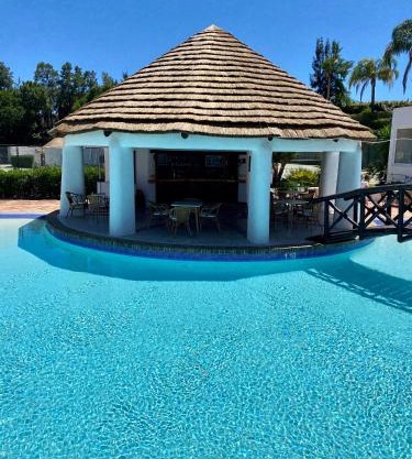 Beautiful apartment for rent in Quinta do Lago with excellent resort facilities close to lake and beach.